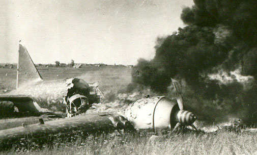 Сбитый советский бомбардировщик, под Смоленском, 10 июля 1941 год, фото