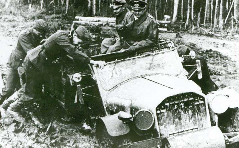 Генерал-лейтенант Шпонхеймер во время поездки по фронту, район Волхова, 1941 год, фото