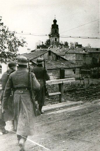 Немецкие части вступают в Вязьму, октябрь 1941 год, Смоленская область, фото