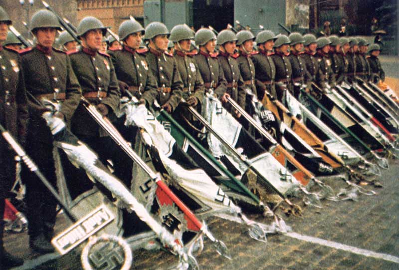 Парад Победы. Немецкие знамена перед мавзолеем В.И. Ленина, 1945 год, фото