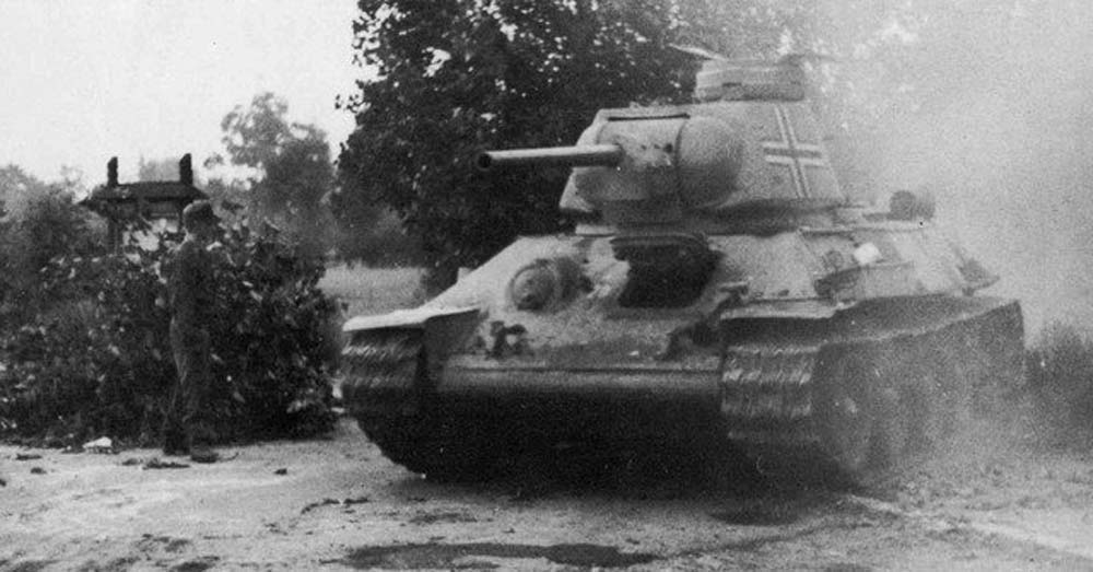 немцы атакуют с помощью танков Т-34