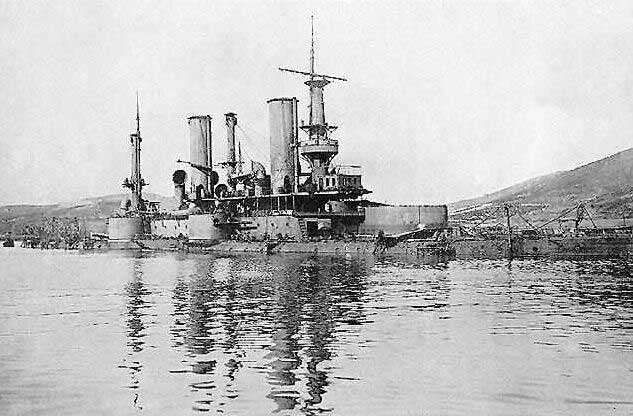 Броненосец "Полтава" (Россия), затонувший в Порт-Артуре, 1904 год. Русско-японская война