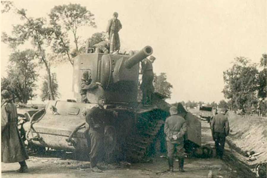 КВ-2 захваченный немцами в 1941 году, в почти исправном состоянии