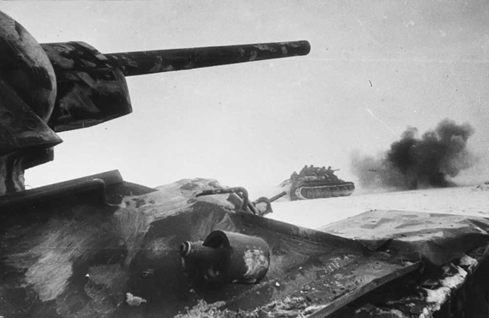Атака Т-34 с десантом на броне, зима 1941 года, под Москвой