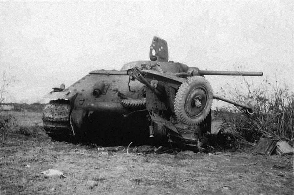 Т-34 давит немецкую легкую противотанковую пушку PaK 35 36 калибра 37 мм
